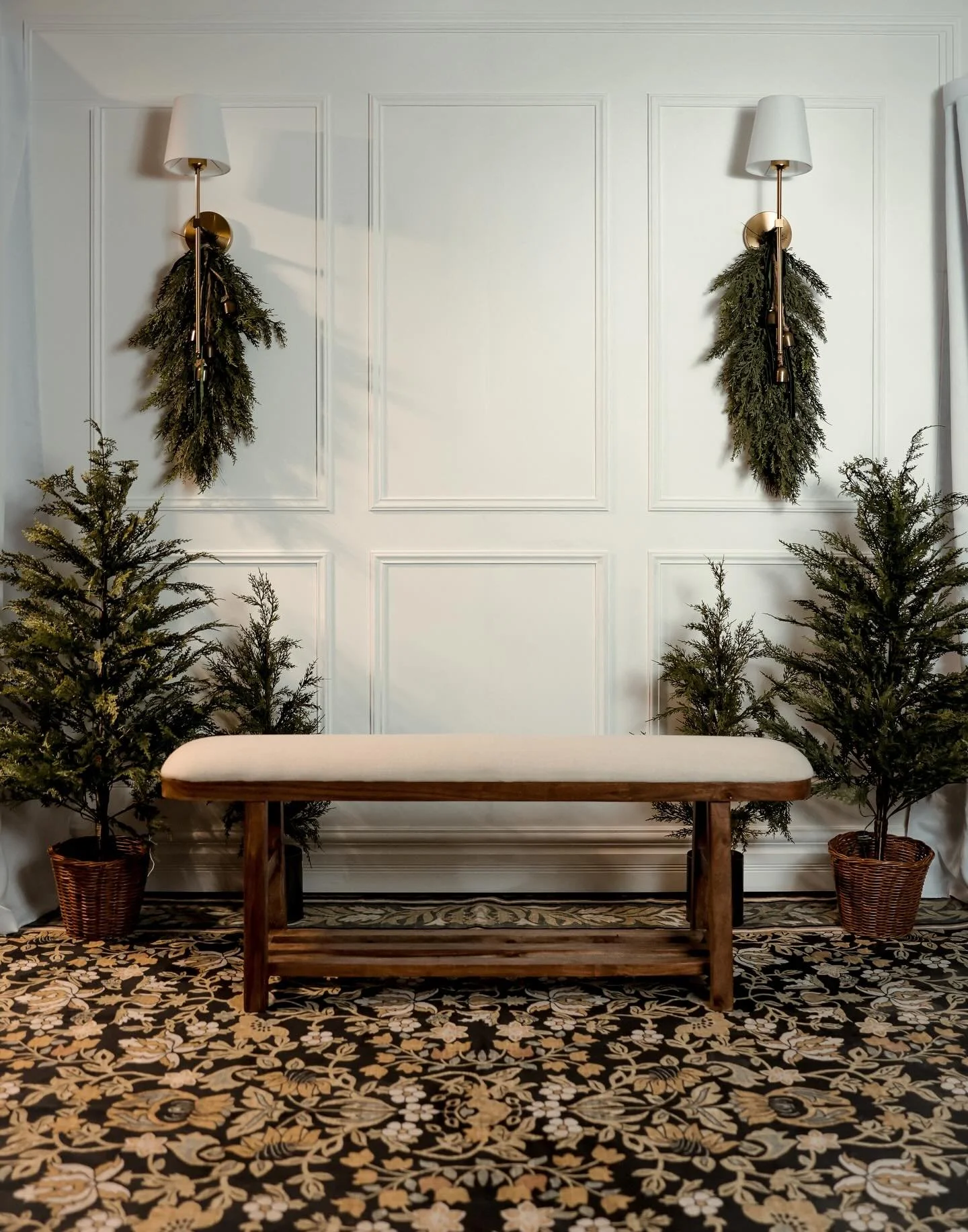 It&rsquo;s finally here, our Christmas Minis for 2025 are live! This year I am doing 2 different days, 2 different locations. November 21 + 22.

November 21 will be a night time outdoor session located at 7P TREES - Christmas Tree Farm in Hubbard Ohi