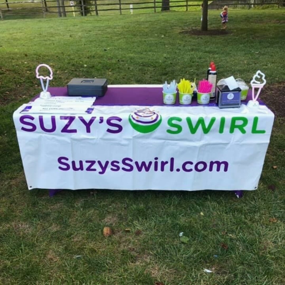 Bluffinia we are coming back for WEEK 2! PLUS- tomorrow is National Ice Cream Day!
Sunday 6:30 - 7:30 pm Join us in the village green to enjoy music from Rosie & The Rivets then grab a delicious cup or Push Pop of Suzy's 🍦