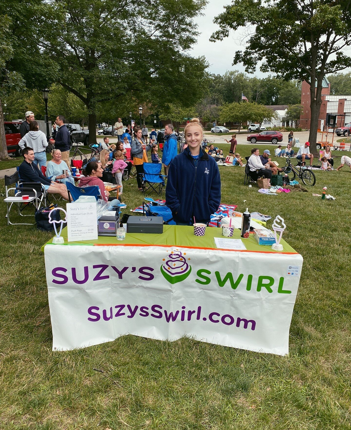 Join us 6:30 - 7:30 pm tonight at Lake Bluff village green!
Enjoy Suzy's and great music by Rosie & The Rivets 🎶