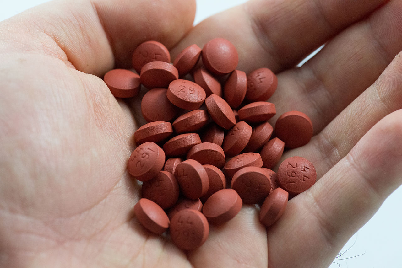 ibuprofen+pills+in+hand