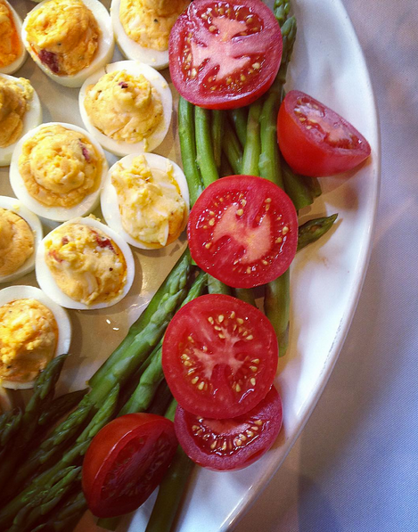 simple and statisfying egg & tomato platter