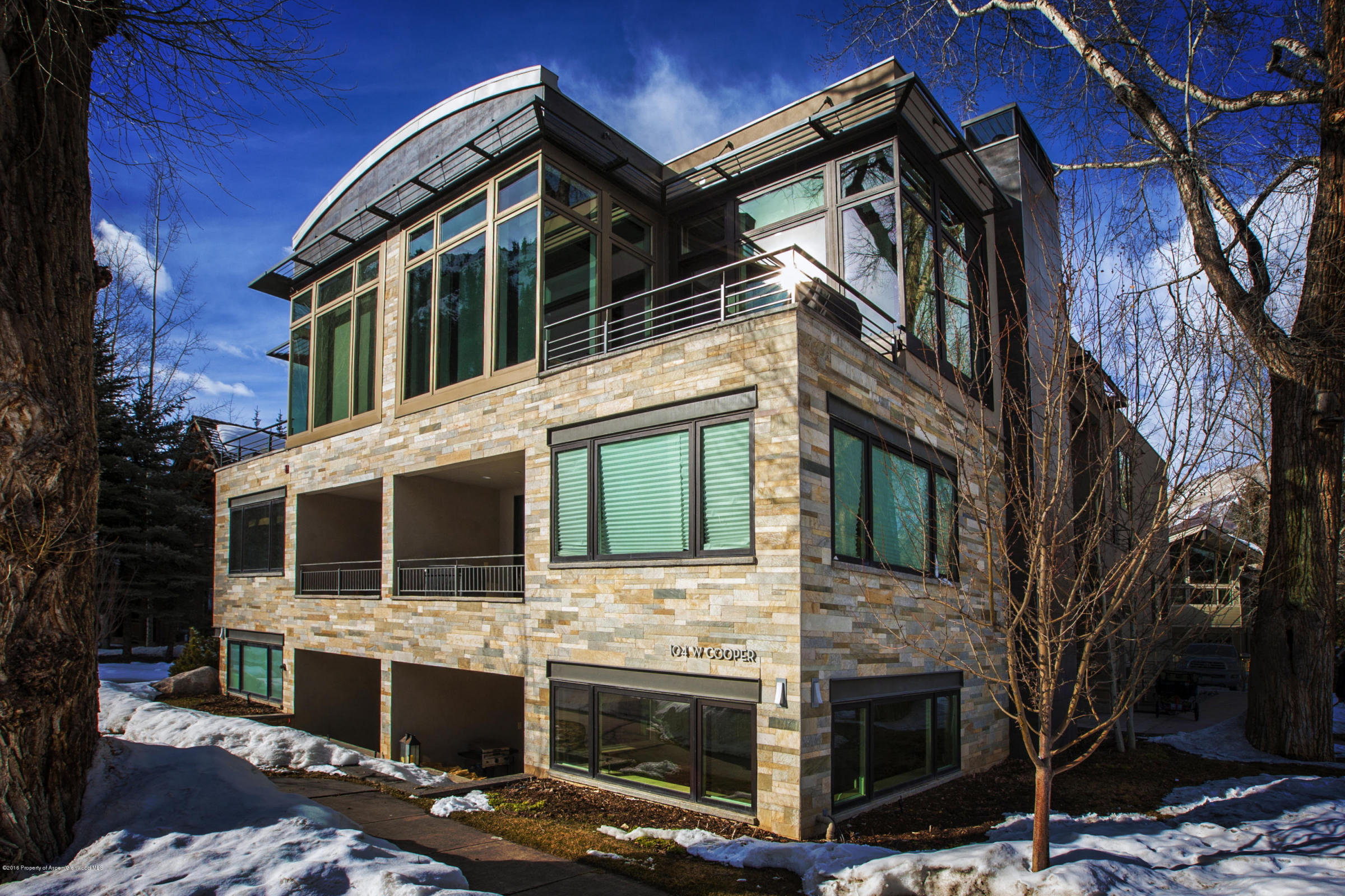 This is a quite location within walking distance to town, skiing, park and the bikeway. A special property with beautiful morning and evening views of Aspen Mountain.