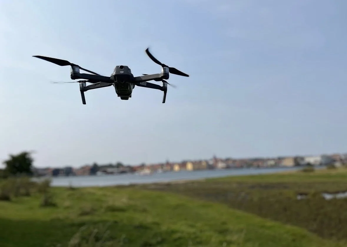Hvad bruges droner til i virksomheder? 10 anvendelser af erhvervsdroner