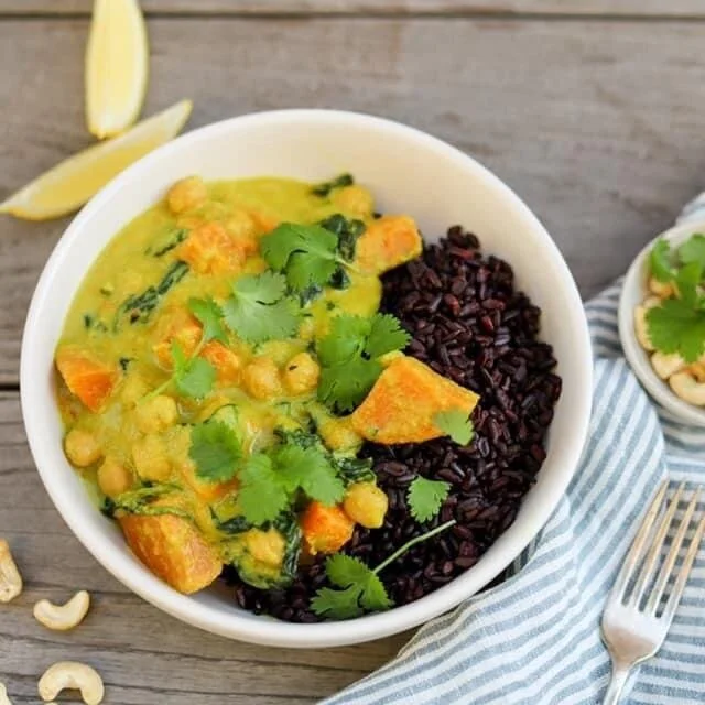 Sweet potato, chickpea & spinach curry