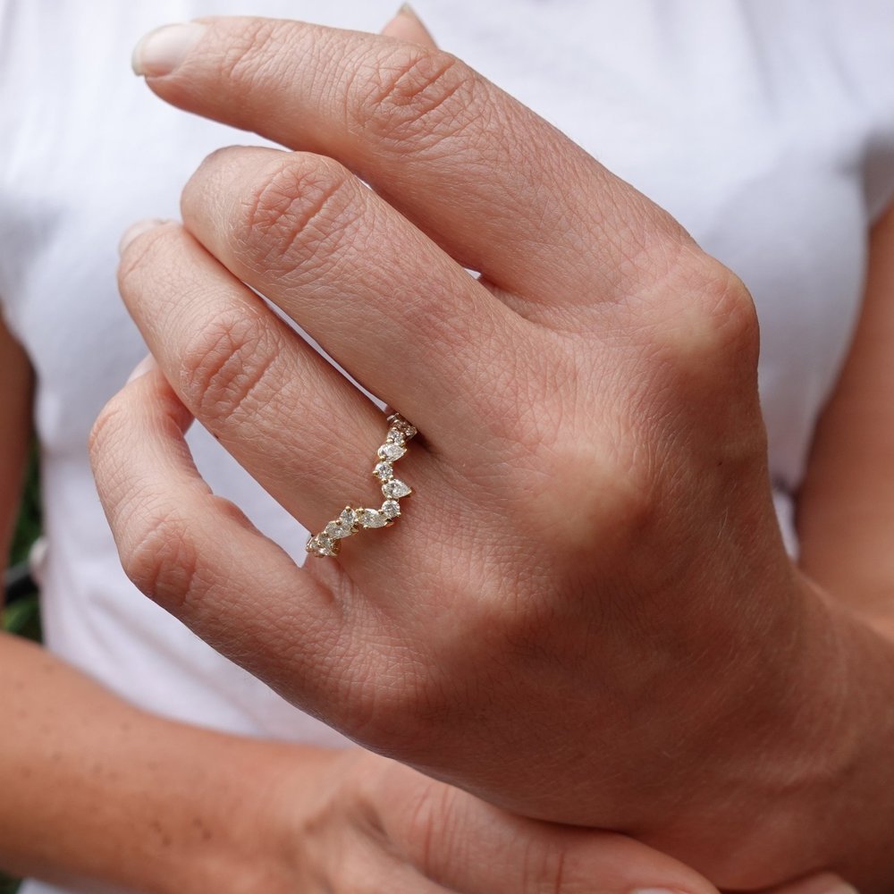 bert-jewellery-wedding-rings-starburst-hand-model.jpg