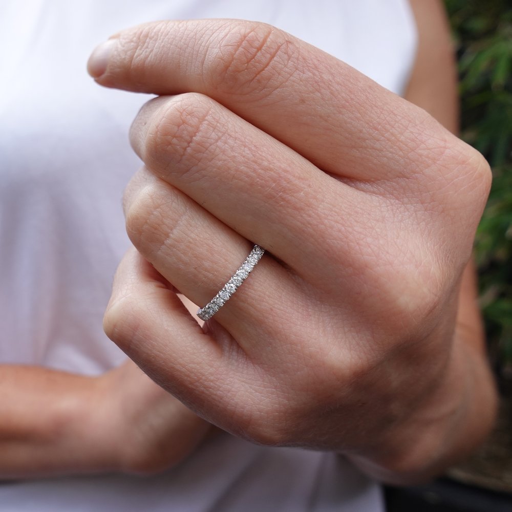 bert-jewellery-wedding-rings-twinkle-hand-model (4).jpg