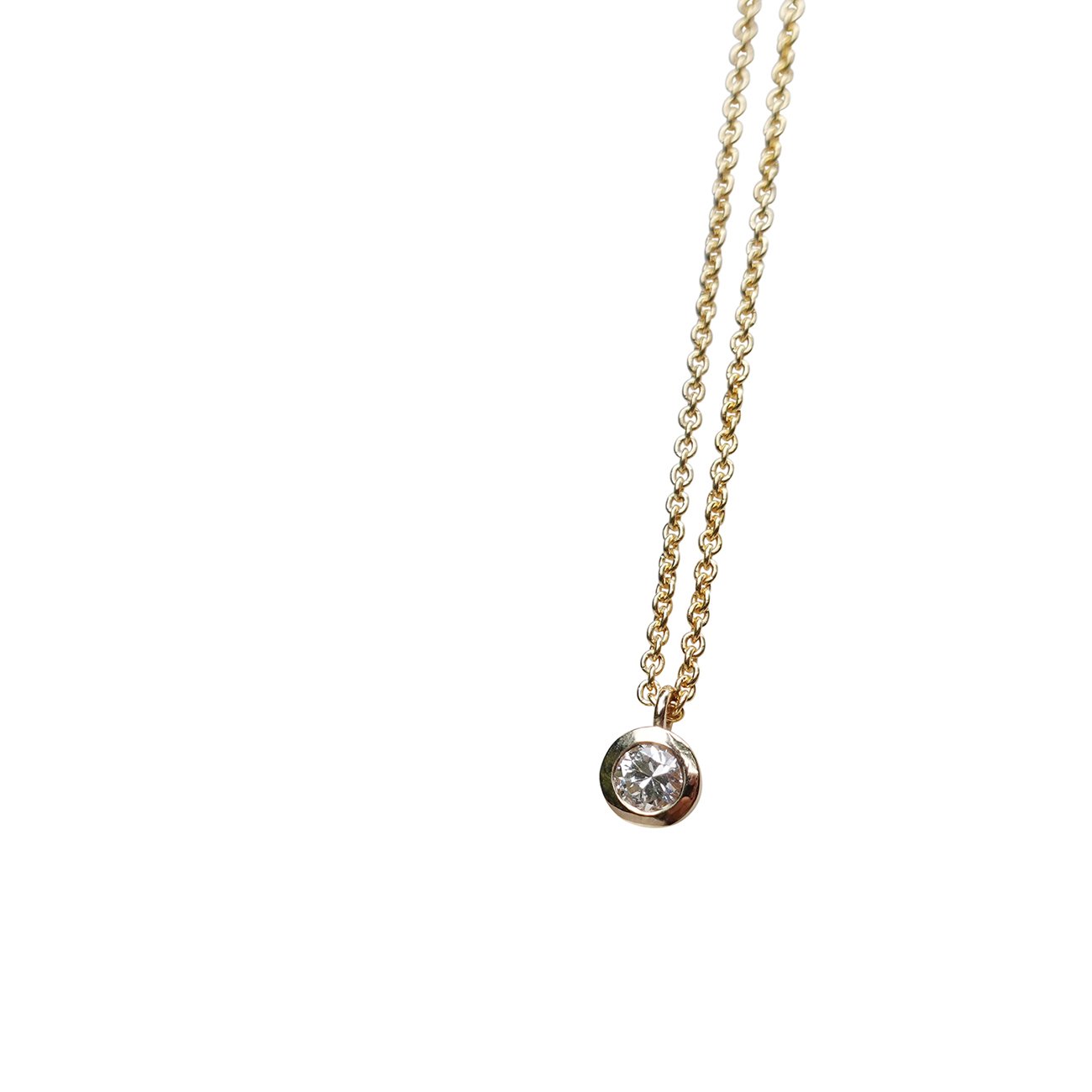 surround-round-diamond-bezel-pendants.JPG
