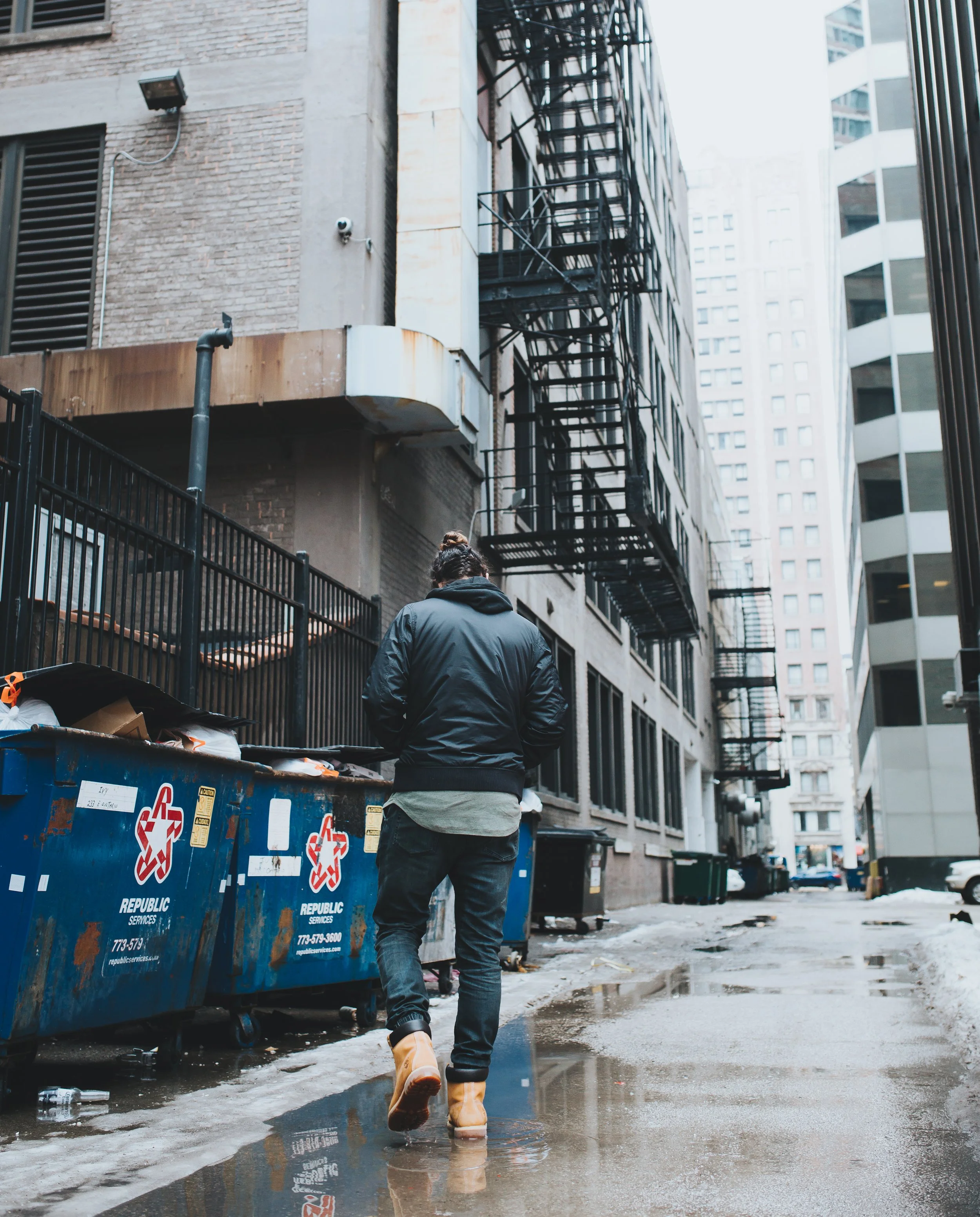 MeBackAlleyChicago.jpg