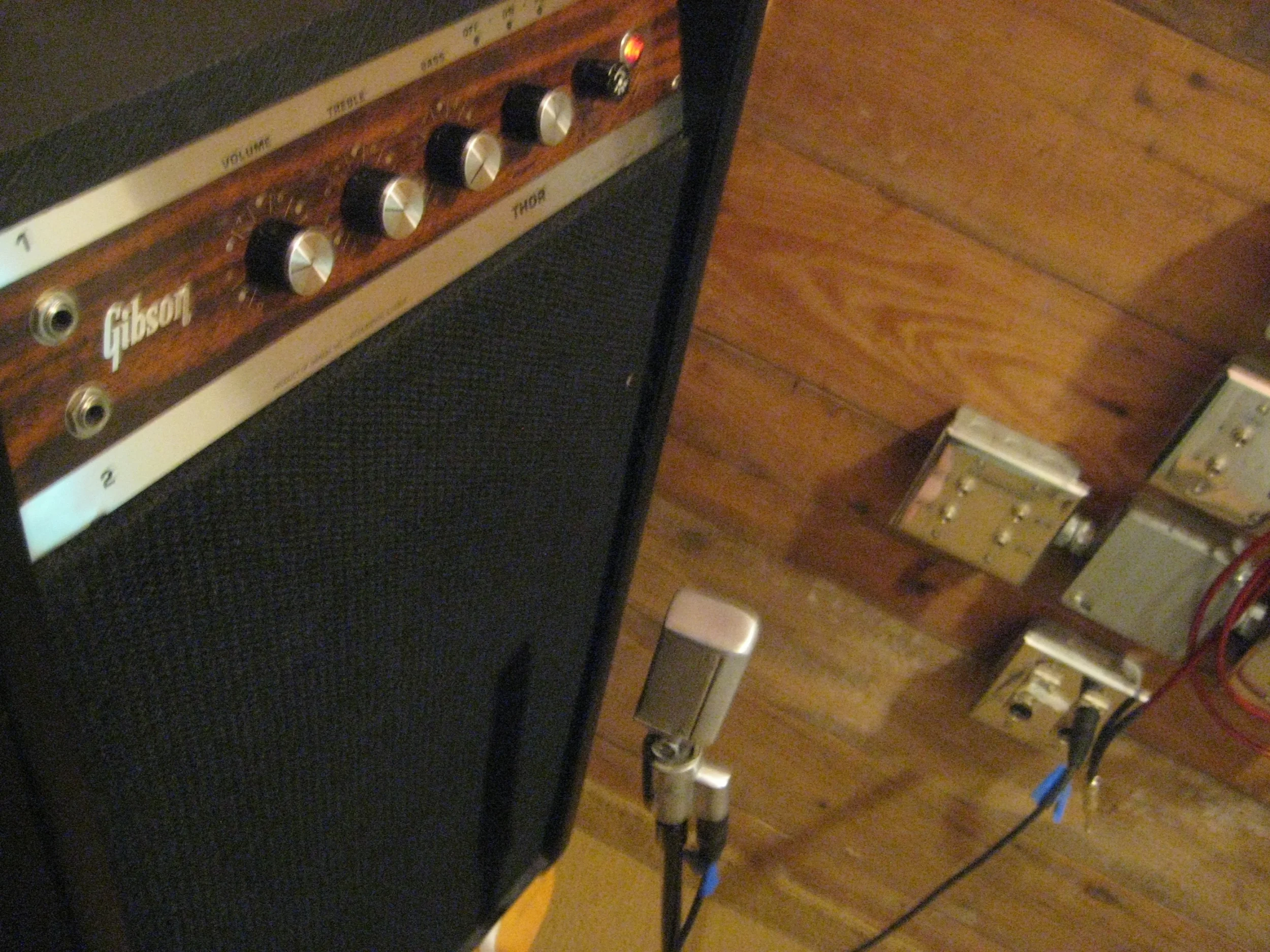  A Gibson Thor and a Shure 330 cardioid ribbon. Bass heaven! 