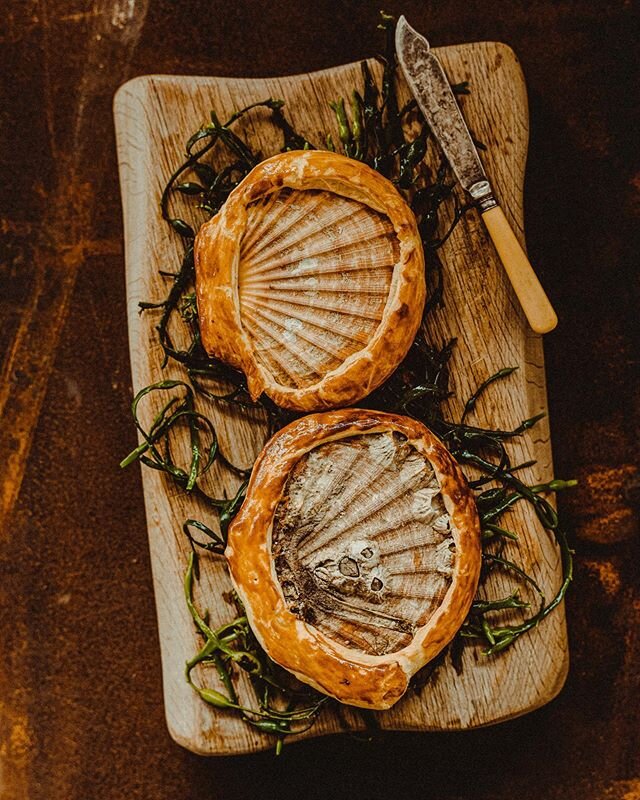 Scallops baked in their shell. 
Classic dish from The Kitchin. Recipe in Tom Kitchin&rsquo;s Fish &amp; Shellfish from @absolute_cooks .
.
.
.
.
#fish #shellfish #fishandshellfish #scallops #scottishscallops #scottishfish #scottishproduce #northsea #