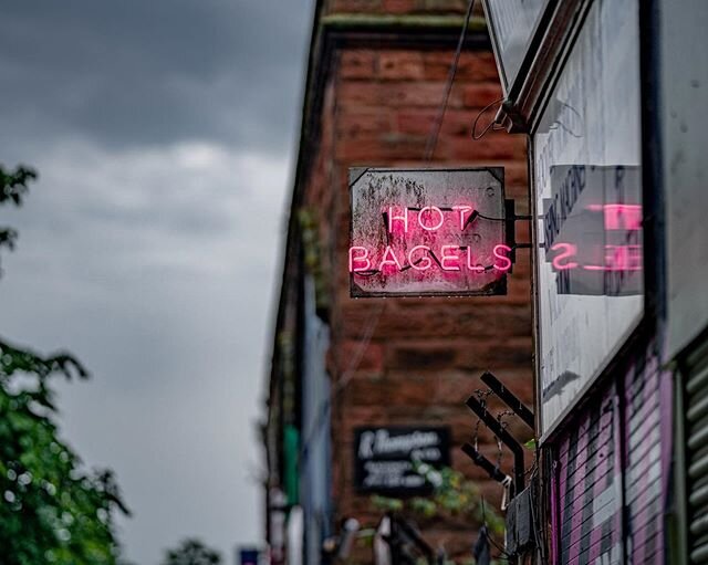 HOT BAGELS ... Bross StrEAT opens today !
.
.
.
.
#leith #iloveleith #leitharches #brossbagels #edinburghlife #neonlights #neon #photography #art #lights #neonsign #streetphotography #nightphotography #travel #edinburgh #hiddenedinburgh #garagelife #
