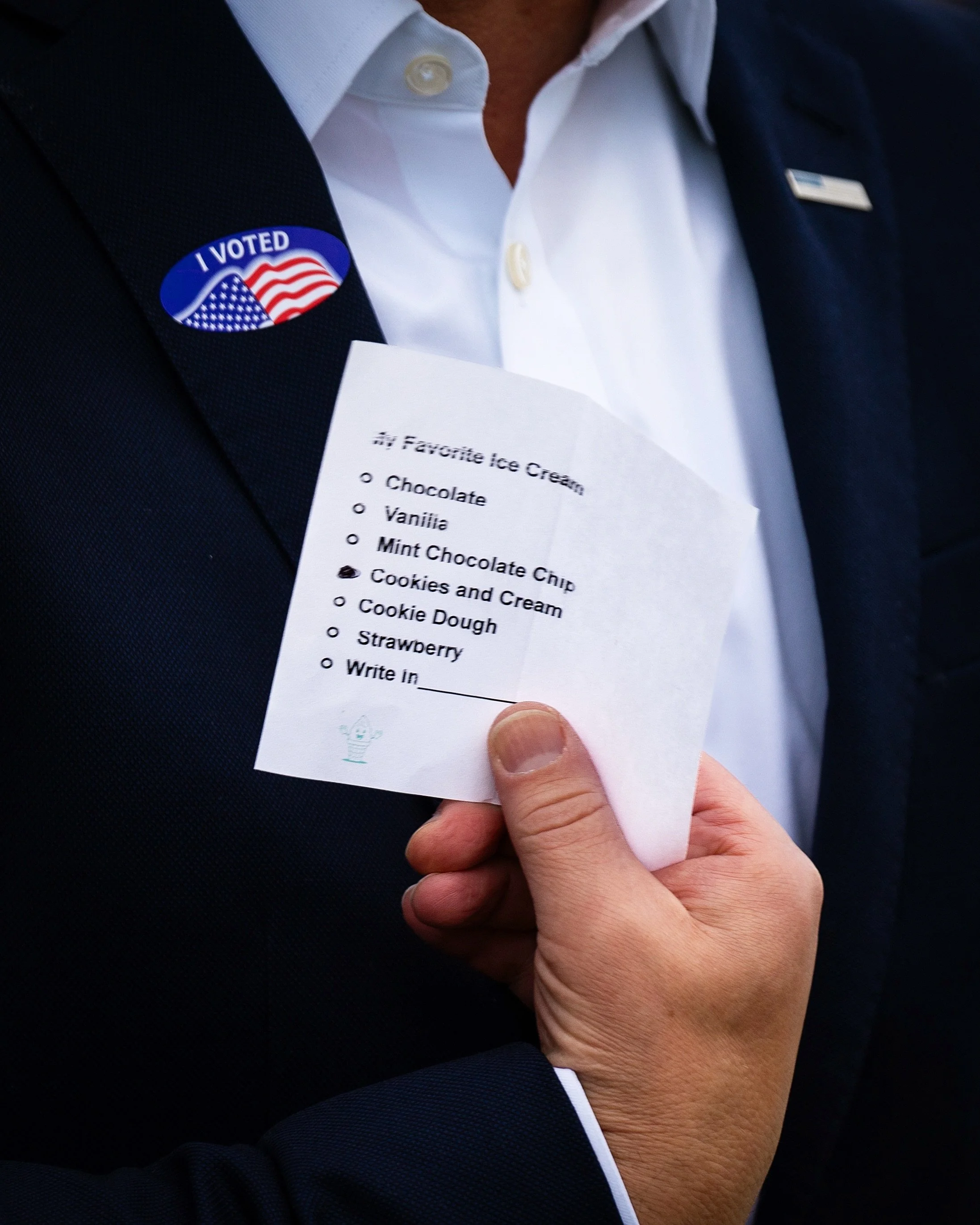 Election Day coverage featuring Shapiro&rsquo;s vote for ice cream &amp; many many influencers. 
📷 @cnn
✨Thanks @brettr !