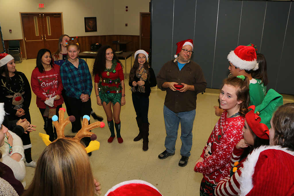 Christmas-Prayer-Circle.png