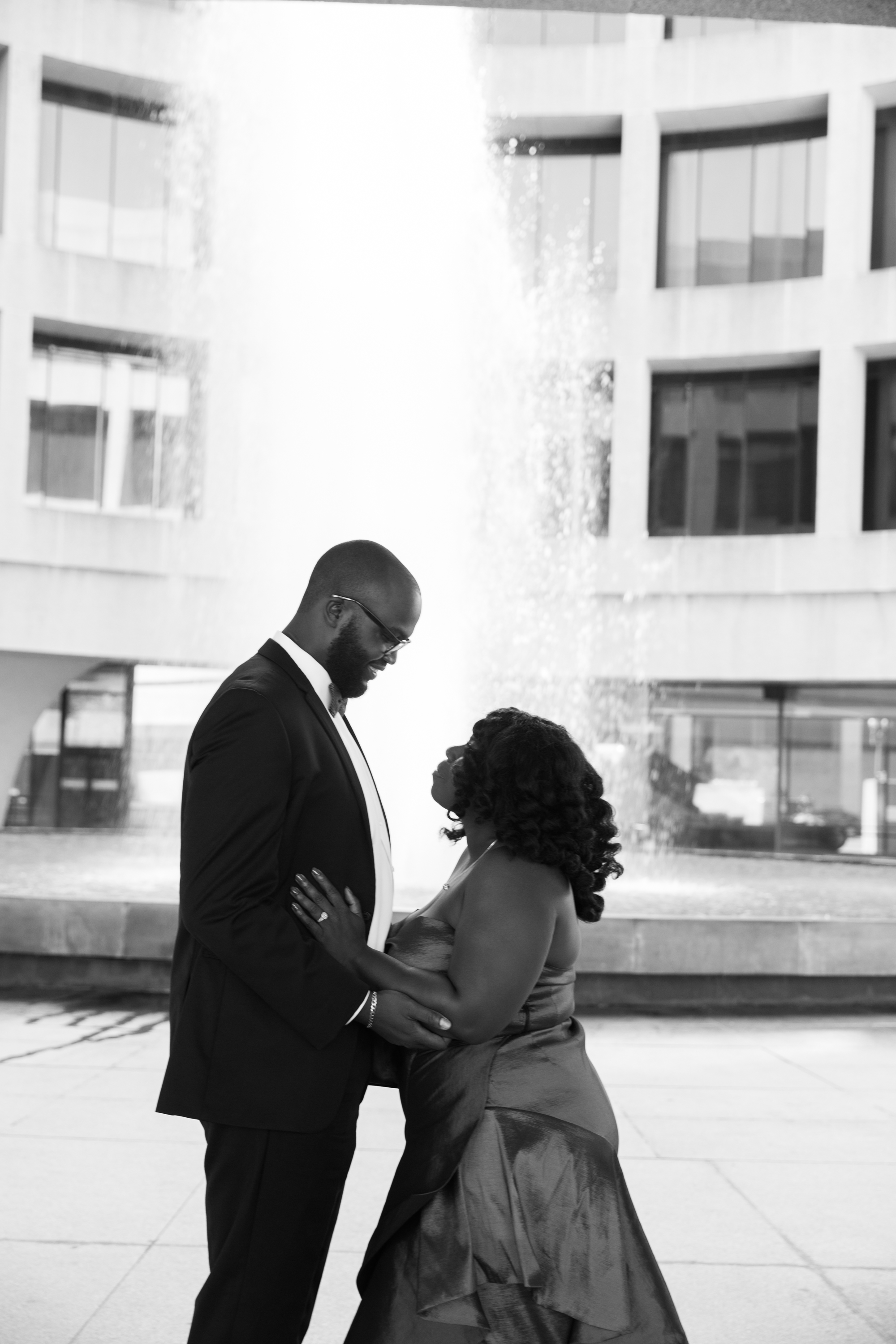 Washington DC Wedding Photographers Hishhorn Engagement-3.jpg