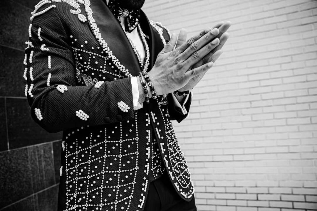 We know that when grooms look good, they feel incredible, and that emotion shines through in every detail of every photograph.
Clothier: @t_gentlemenscloset
Model: @jay_wil_
Stylist: @tonaelee 
.
.
#mensfasion #mensstyle #baltimorephotographer #balti