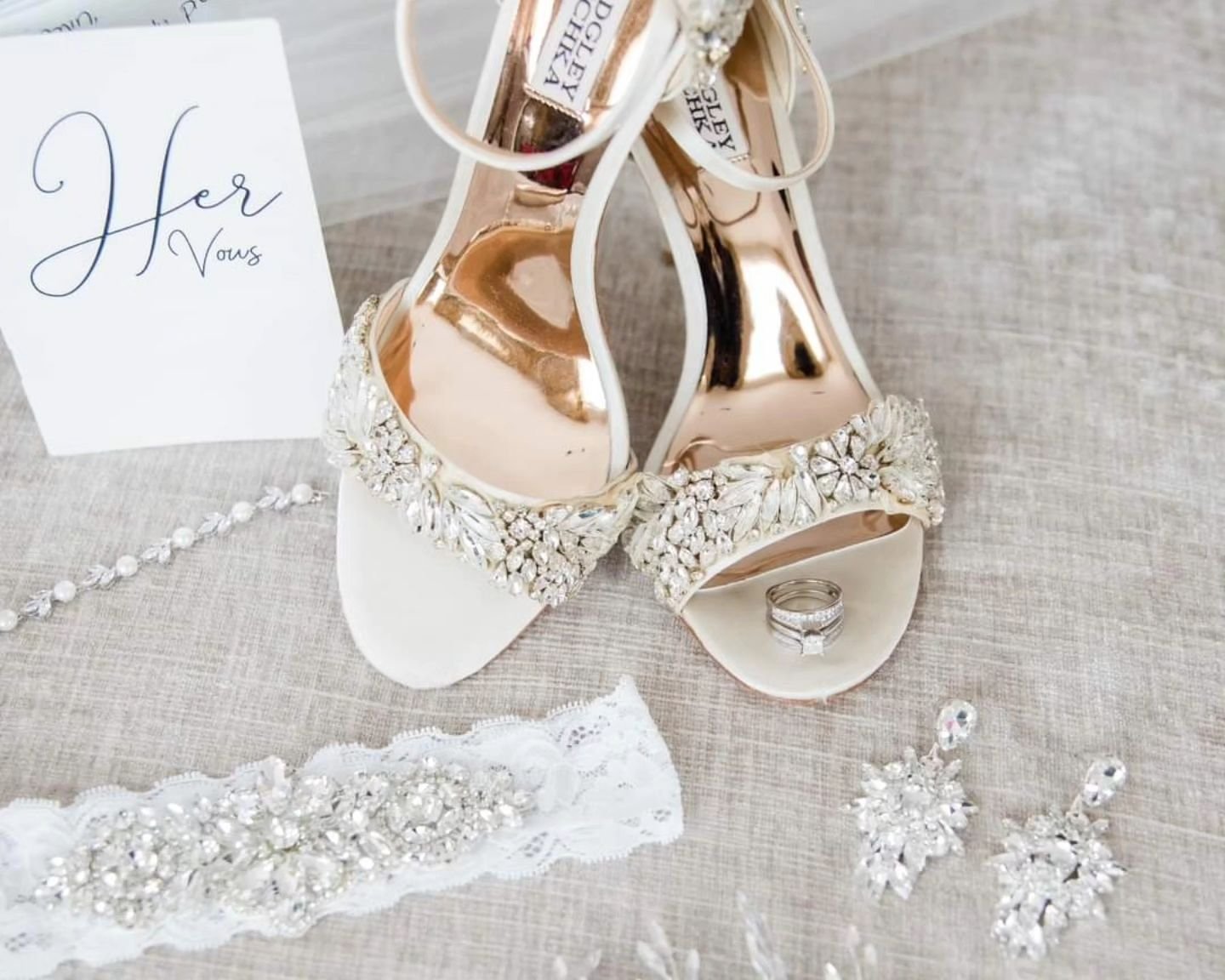 Starting the week on the right foot (in Bridal style, of course!)✨️ Here's to stepping into Monday with mindfulness and positive intentions. Have a beautiful week everyone!
-Megan
📸 #megapixelsmedia.com 
.
.
.
#marylandweddingphotographer #destinati