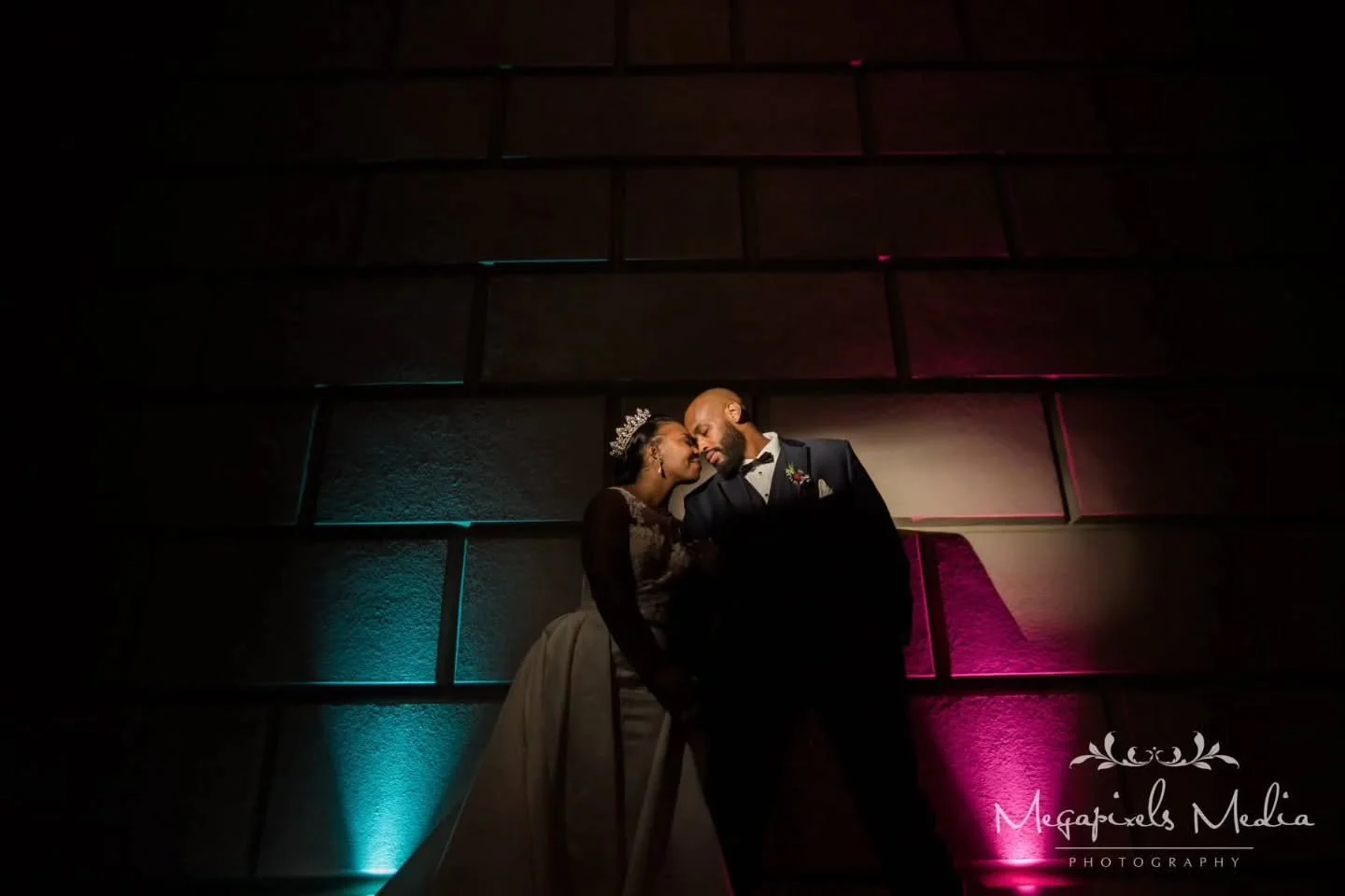 This is royalty personified.
👑 
When we first talked to this couple they let us know they had a BIG wedding party (22 in total- not including family) and that their venue would be at night (in lowlight).

&ldquo;Can you handle that?&rdquo;

Great qu