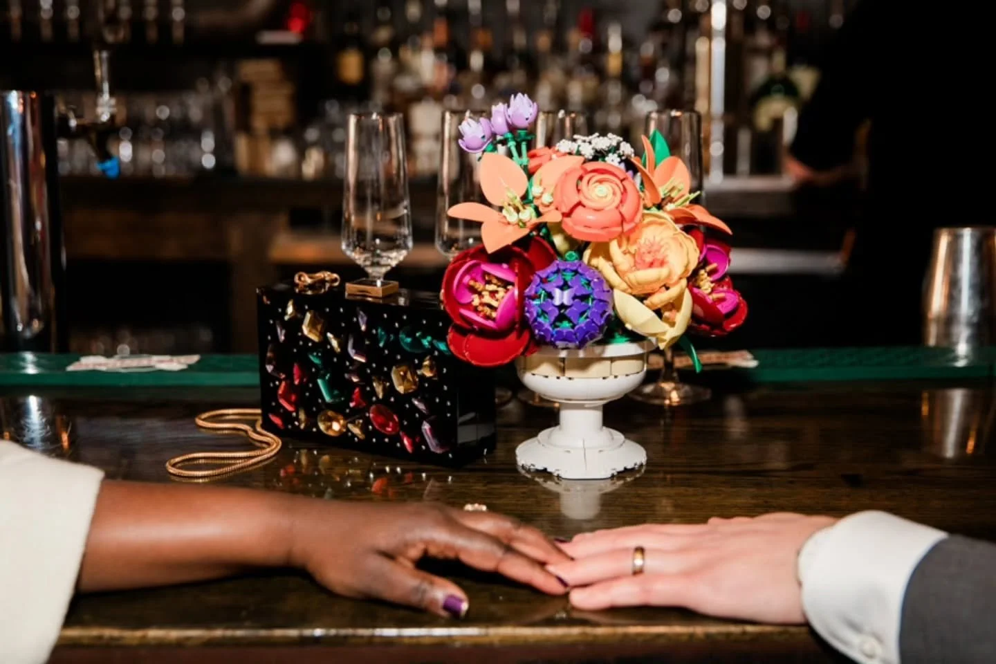 Sometimes courthouse wedding days end with champagne and truffle fries at a whiskey bar&hellip; and honestly, that sounds like a pretty perfect day to me. ✨🥂

But what I really need everyone to notice is the @lego bouquet our clients built together 