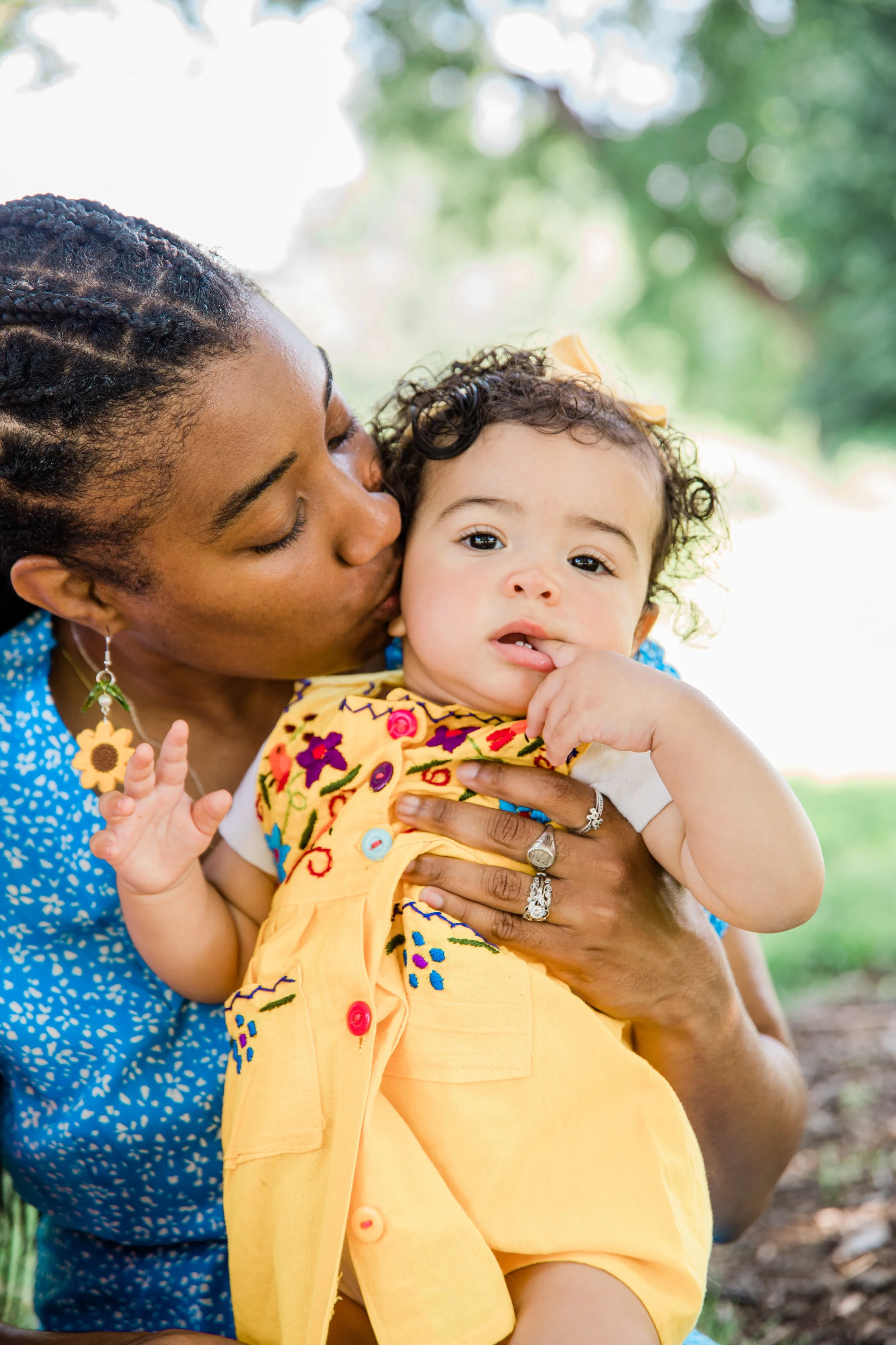 Cute Family Photography Ideas at Cylburn Arboretum Megapixelsm Media -3.jpg