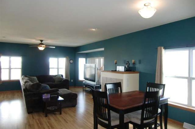 1056 listing3.jpg
