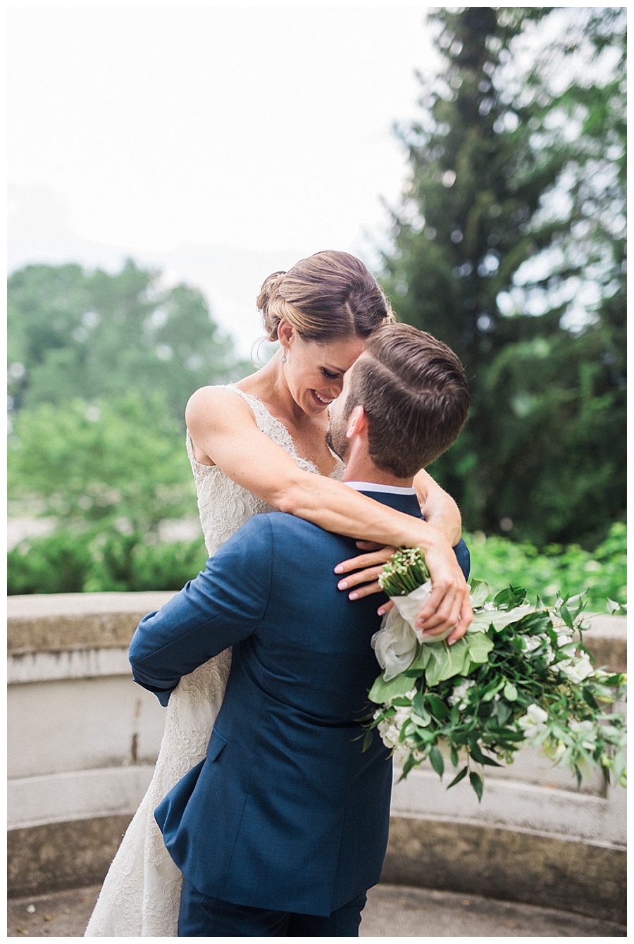 bride and groom photos at Lake Park in Milwaukee