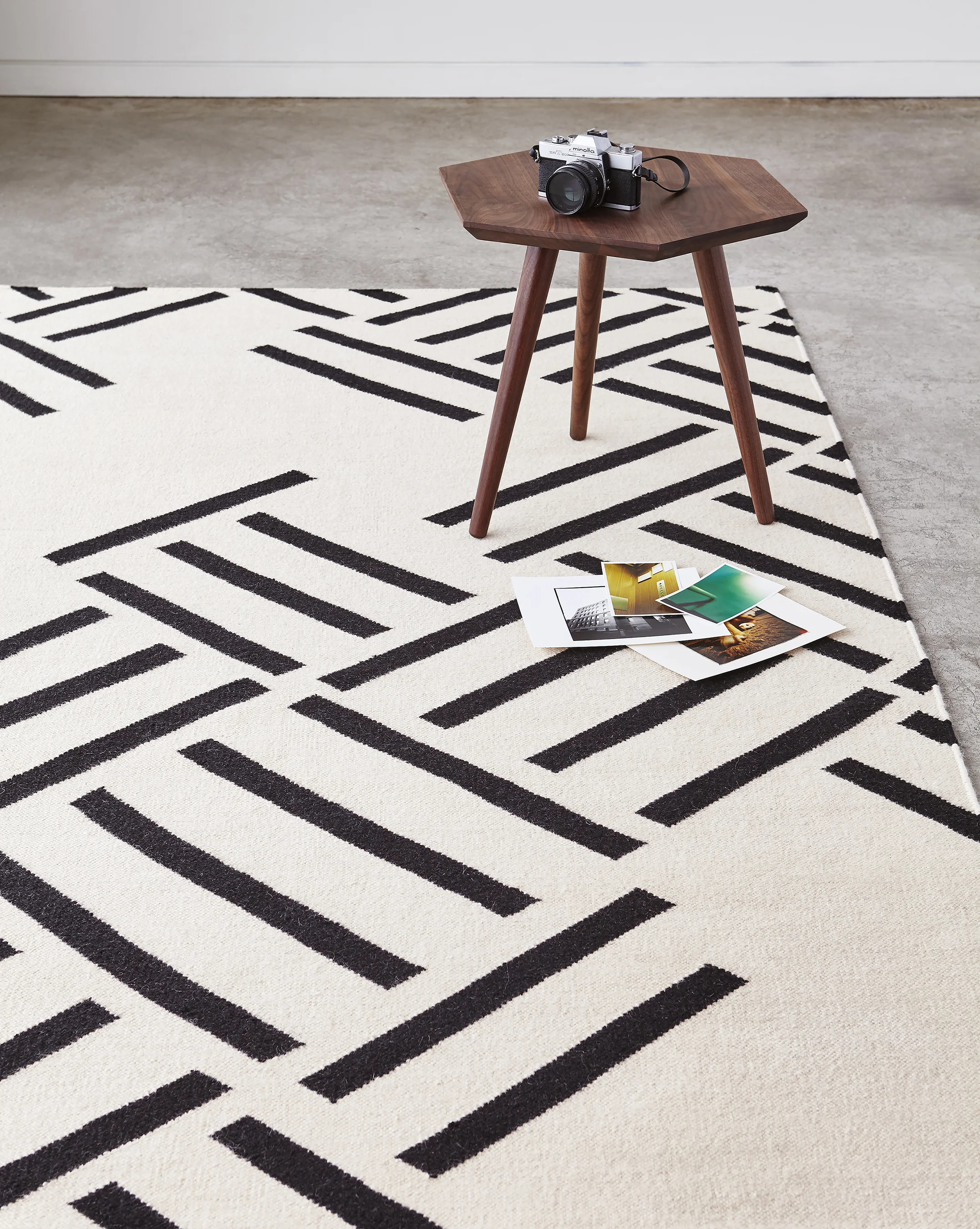 Hatch Rug - Contrast - L01 .jpg