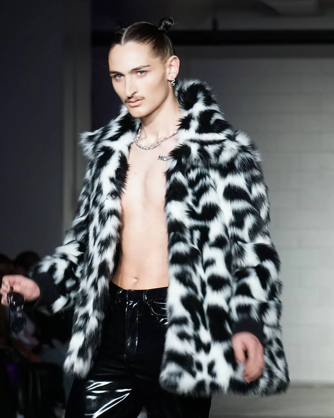 Lasha @ Brooklyn Fashion Week .
.
.
#photo #fauxfur #spotted #leopard #monday #columbusday #portermagazine #summer #beauty #model #stylist #makeup #musephoto #moda #london #madeinny #stylist #idmagazine #music #grailed #nylonmagazine  #fashionista #r