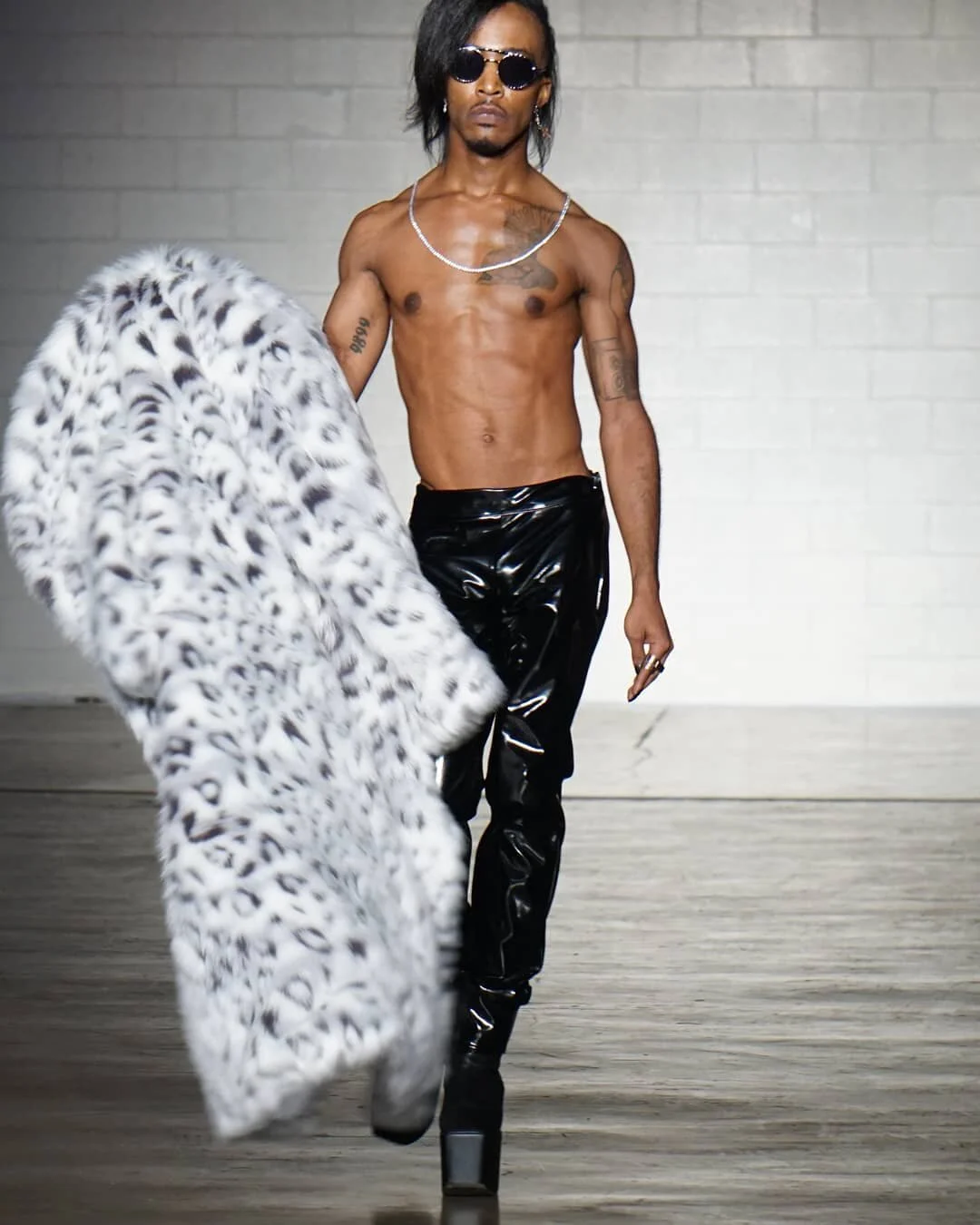 Brandon @fashionweekbrooklyn
.
..
.
#photo #leopard #animal #portermagazine #summer #beauty #model #stylist #makeup #musephoto #moda #london #madeinny #stylist #idmagazine #music #grailed #nylonmagazine  #fashionista #refinery29  #photography #purple