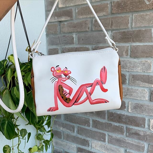 For the cool cats✨ selling this small hand painted pink panther bag for $70! DM to claim. I&rsquo;m so happy a lot of you like these fun bags. I plan on making more ❤️