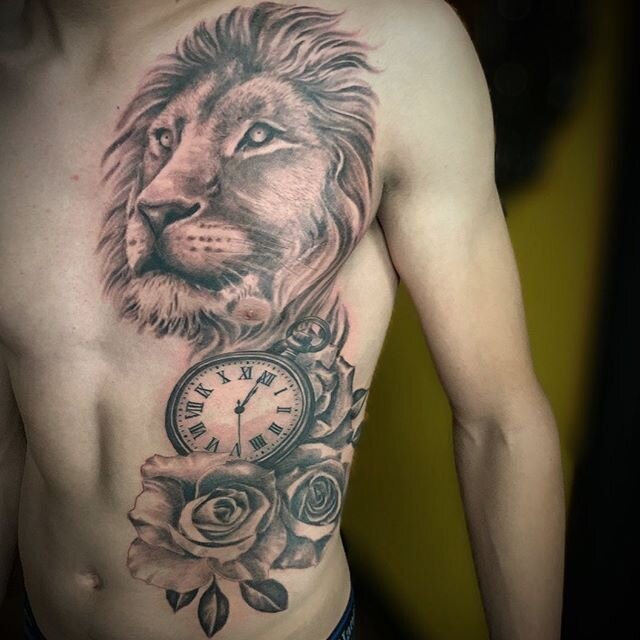 Be strong and take courage through the hard times  #diademtattoo #tattoos #blackandgreytattoos #liontattoo #pocketwatchtattoo #rosetattoo #courge