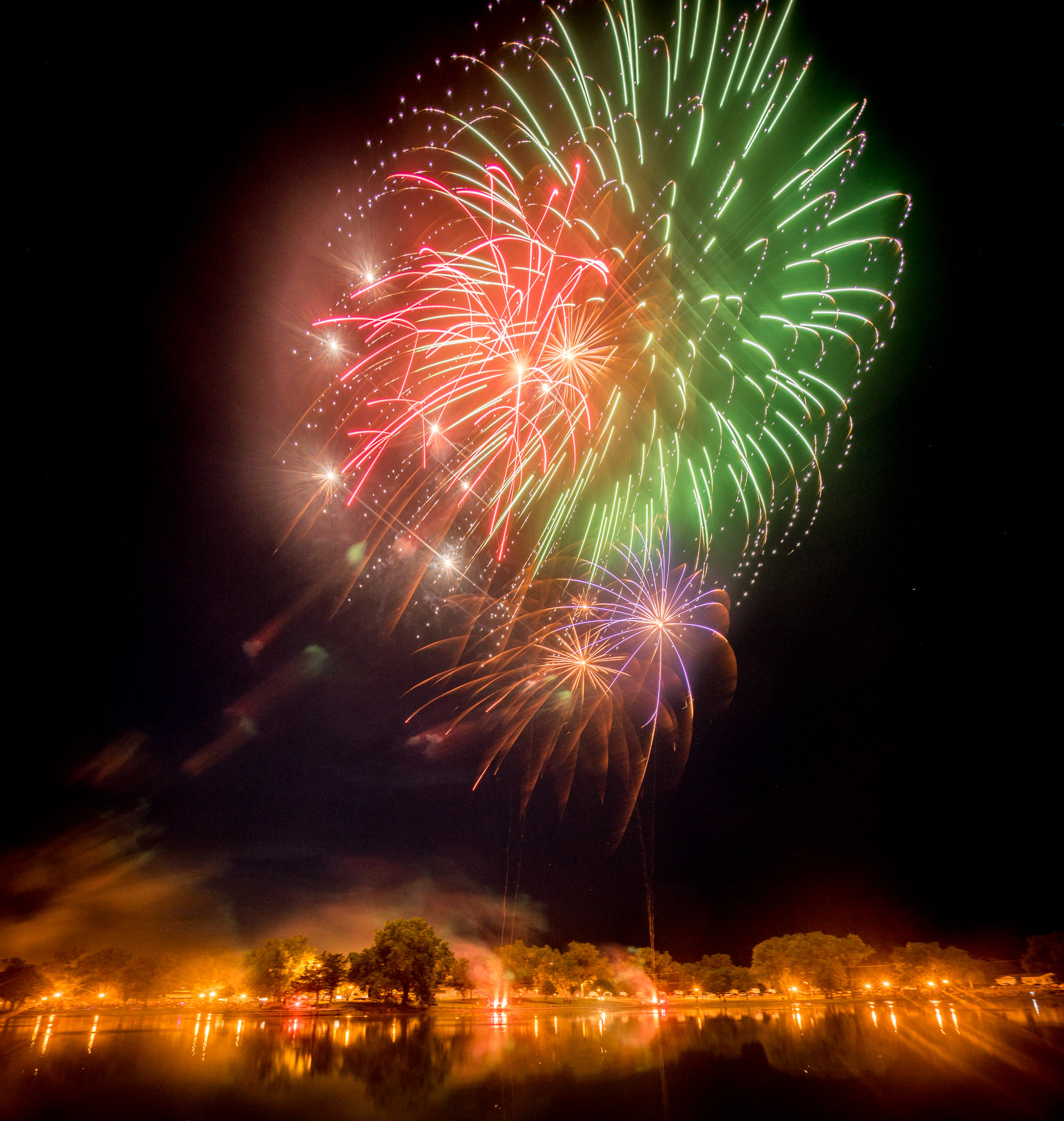 Sony A7r, 10-18mm lens (APS-C lens in full-frame mode) at 13mm, f/8, 8 seconds, ISO 100. (Sterling, KS - July 4, 2015.)