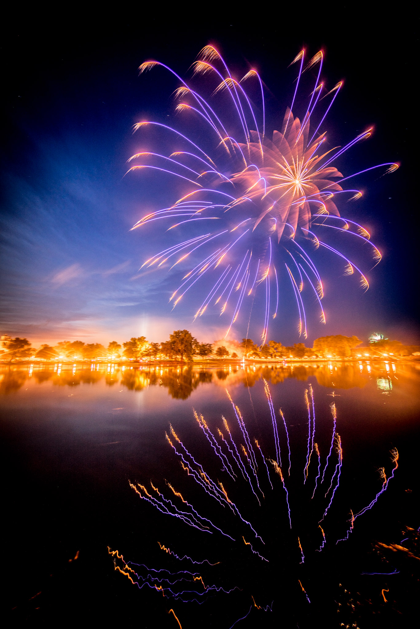 Sony A7r, 10-18mm (APS-C lens in full-frame mode) at 13mm, ISO 100, f/4, 8s. (Sterling, KS - July 4, 2015.)