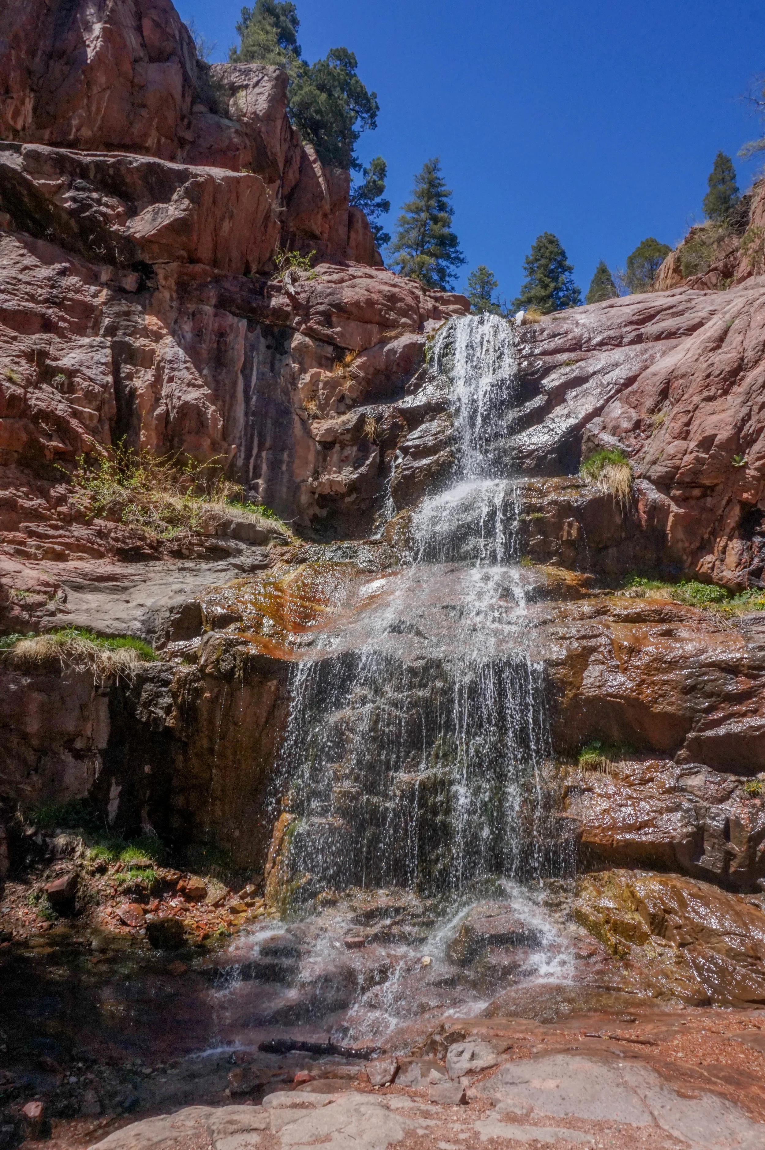 MantiouValleyWaterfalllCentered.jpg