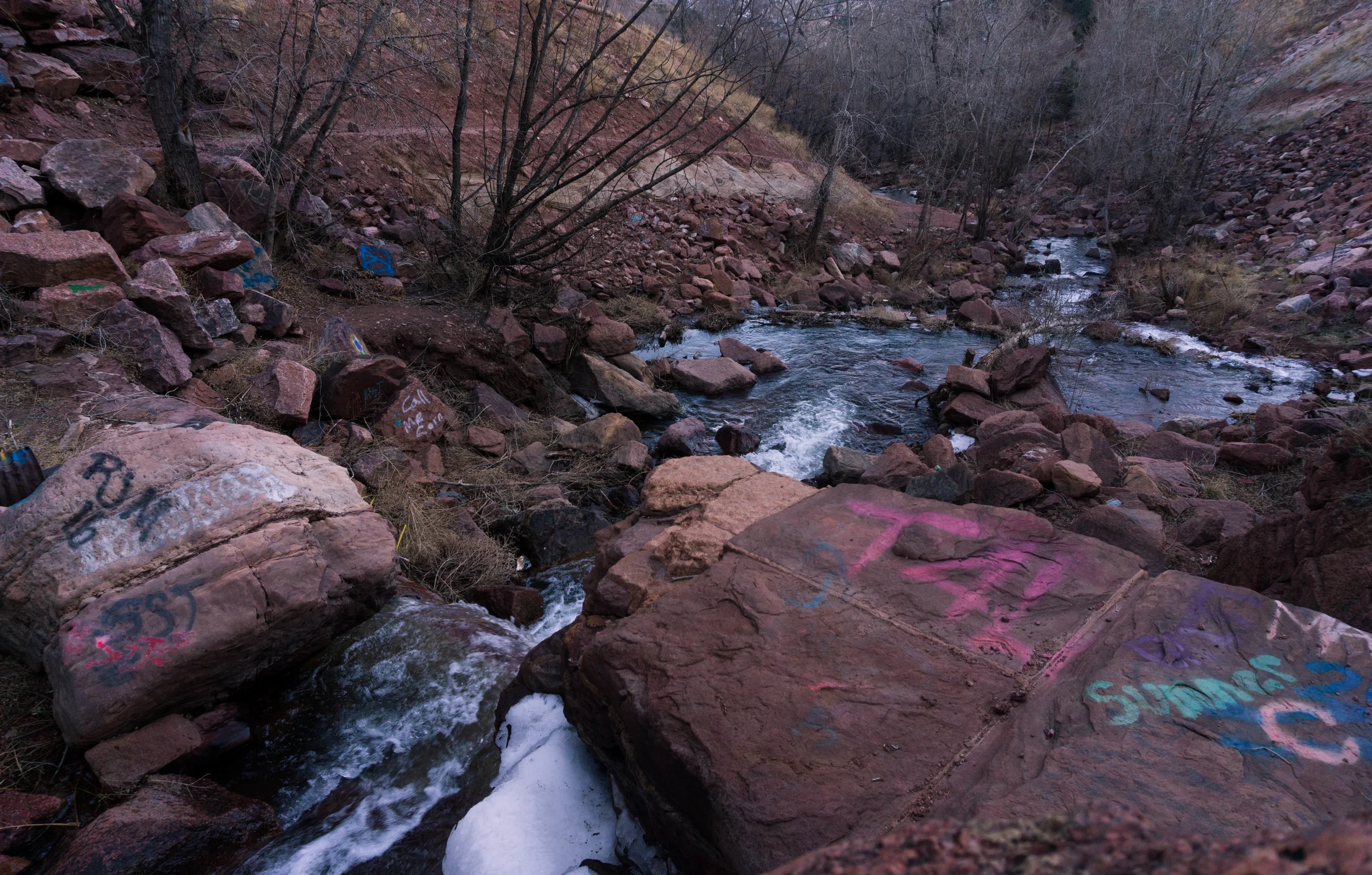Graffitii falls Looking down the river.jpg