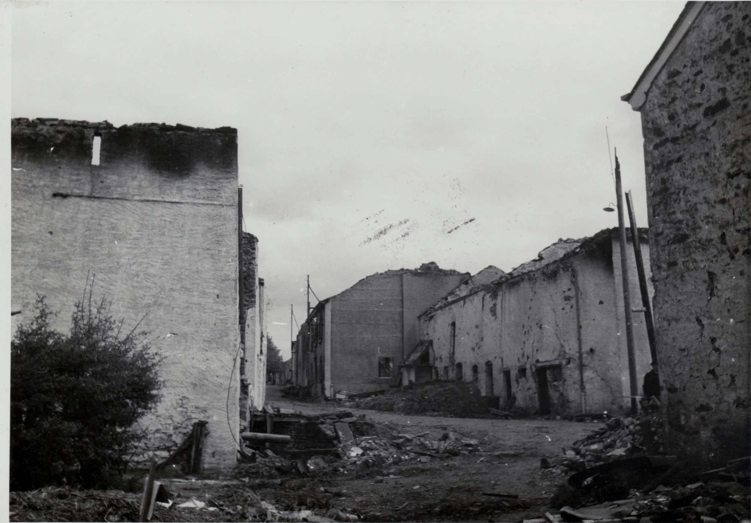 View of Kraeizgaass (street) south of the church – farm Peters in 1945; post-war it is house #32