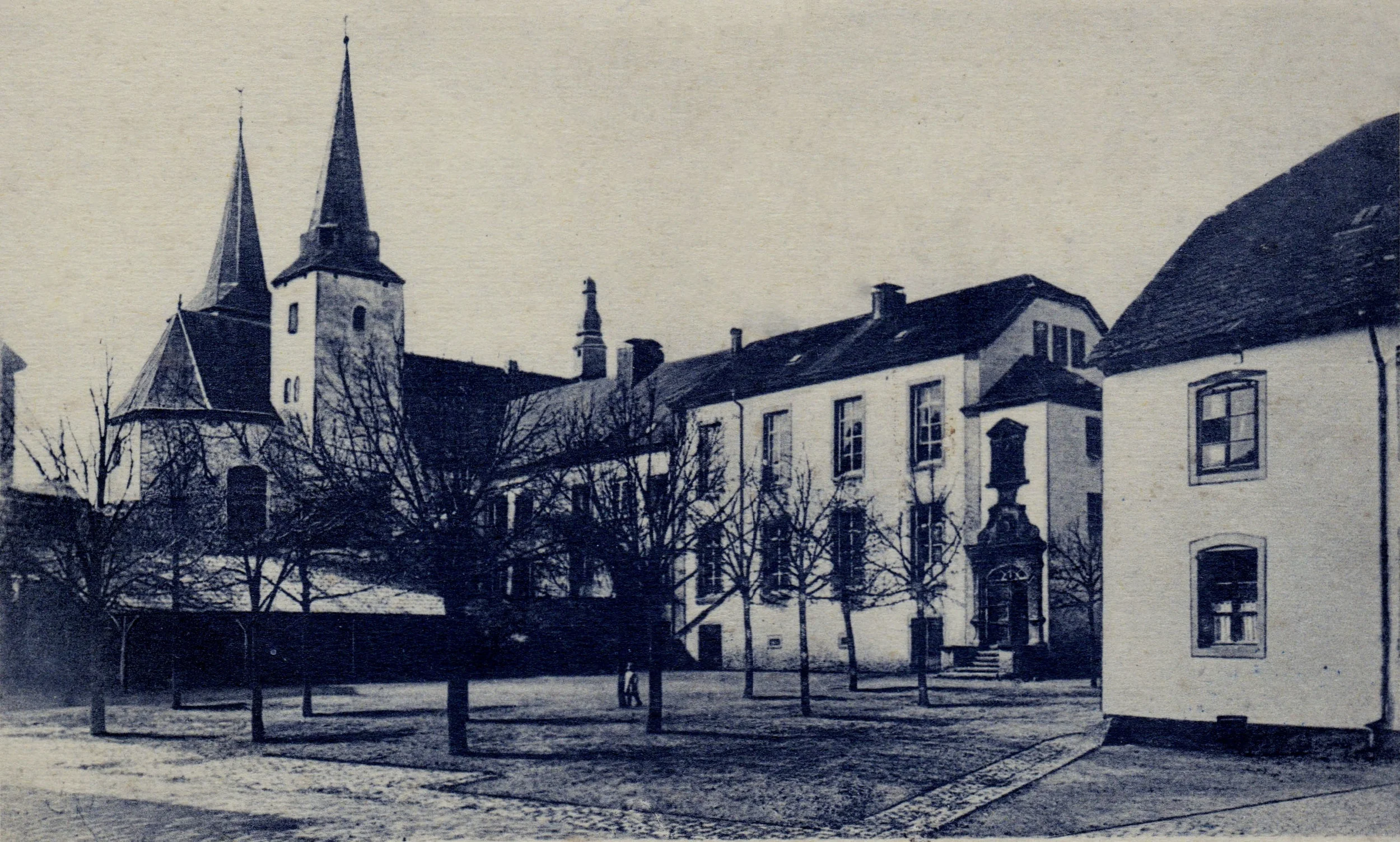 6-7_Hosingen 12th century church.jpg