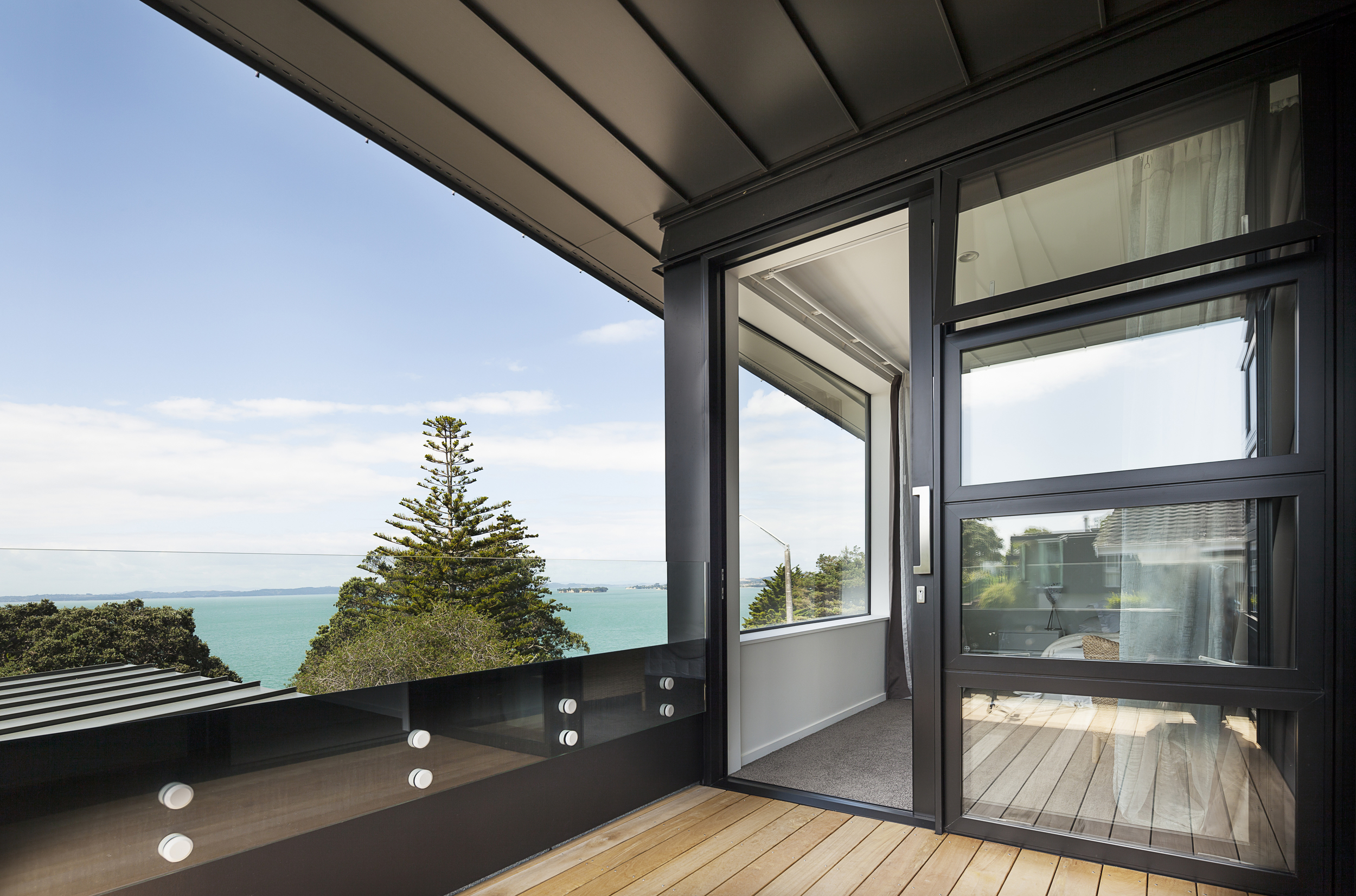 MACLAREN HOUSE ON MARINE PARADE - EXTERIOR PHOTOGRAPH BALCONY