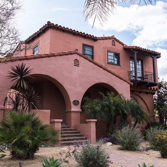 This two story Spanish Colonial Revival home
was built in 1929 and was once featured in the South Park Old House Fair. 
What do you love more:
the prominent arches, red tile roof or the asymmetrical façade? ✨
If you have a home or want to see a home