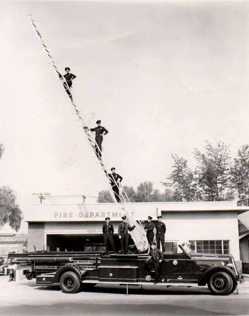 1949 Seagrave 65' Aerial Ladder Truck ( unit no. 6625 ) Mid 50'S