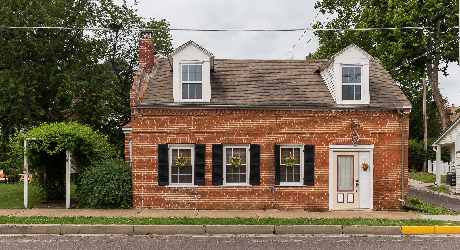  Here is a bed and breakfast tucked in the middle of town. 