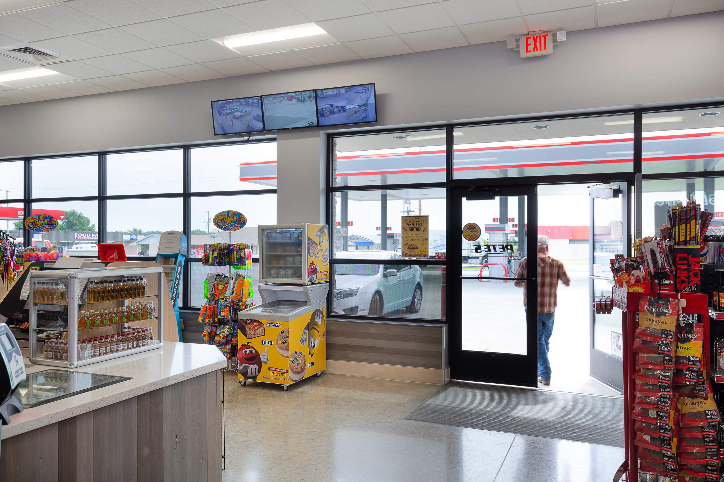 12_ThompsonPhotography_20180607_Pete's+Convenience+Store.jpg