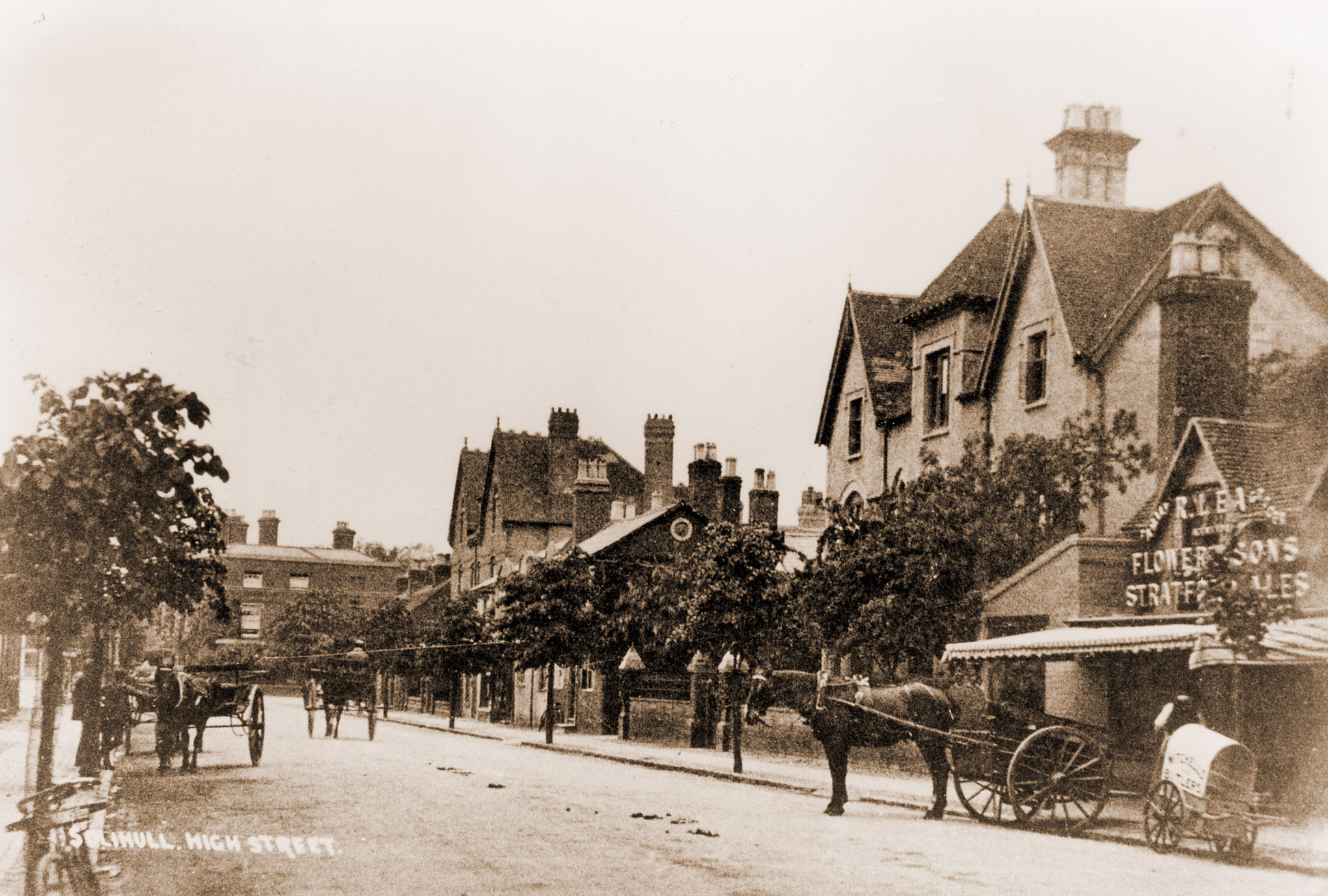 The building on the right, next to Lea's, was The Gables, home to Dr A. V. Bernays (1857-1938). It was demolished c.1935 and shops, including Woolworth's (now Robert Dyas) were built on the site.