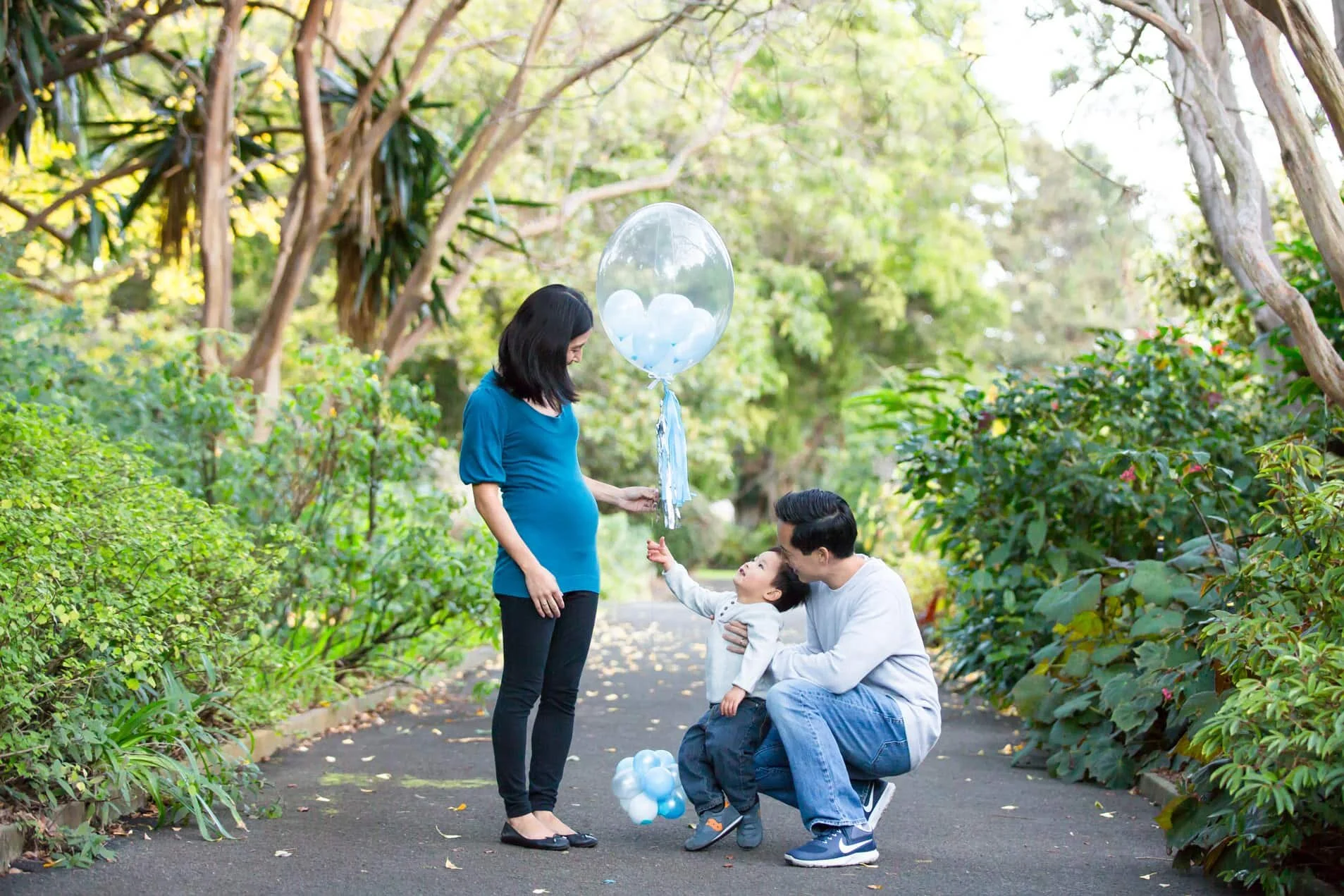 Sydney-family-photographer-outdoor-family-photoshoot-Sydney-Royal-Botanic-Gardens-(25).jpg