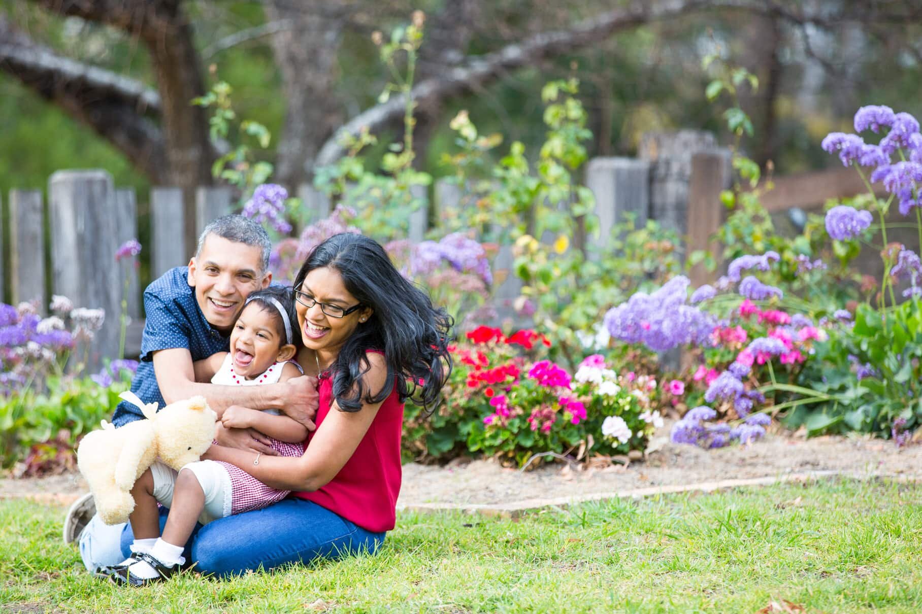 Sydney-family-photographer-outdoor-family-photoshoot-Parramatta-Park-(2).jpg