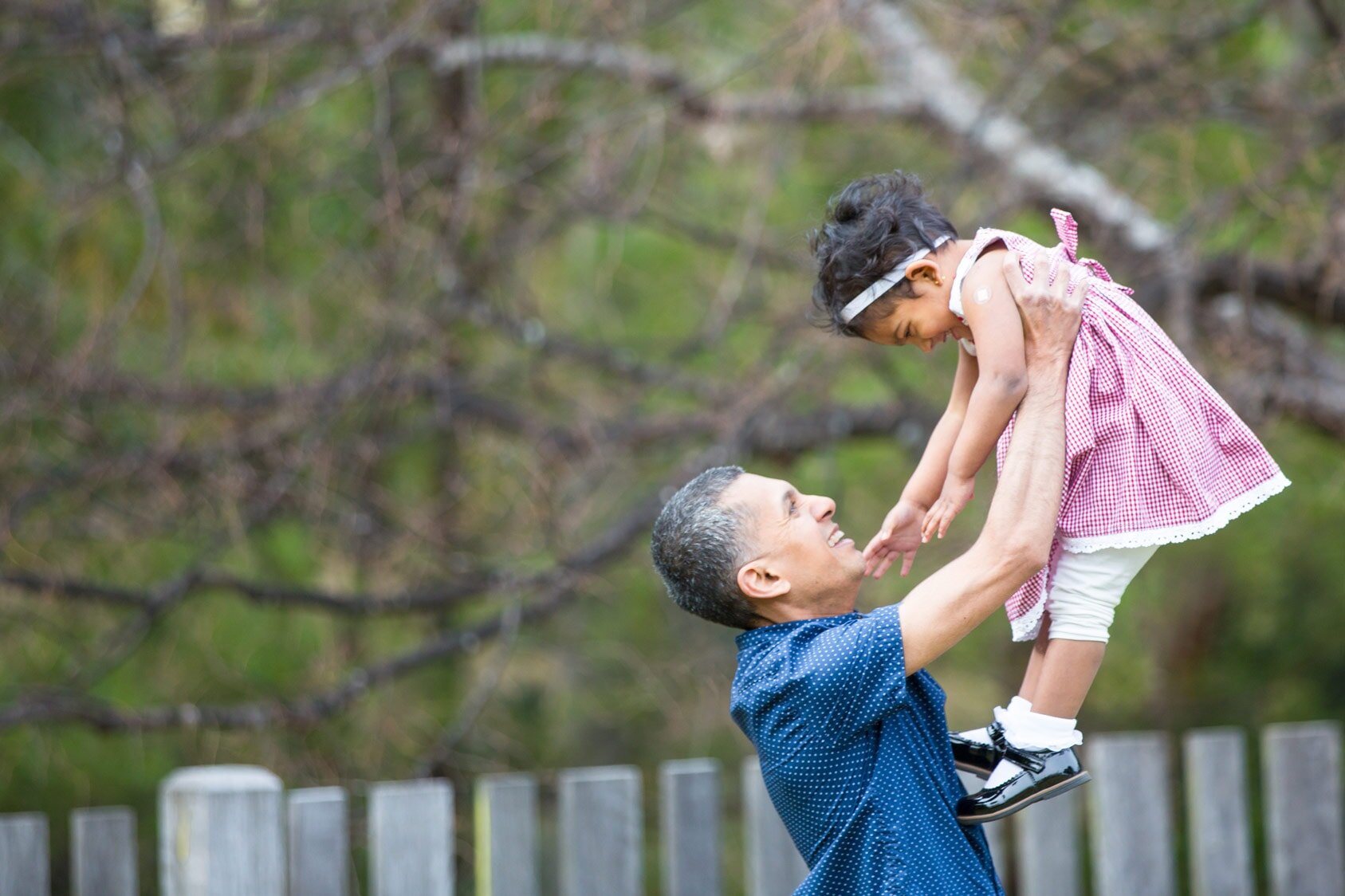 Sydney-family-photographer-outdoor-family-photoshoot-Parramatta-Park-(6).jpg