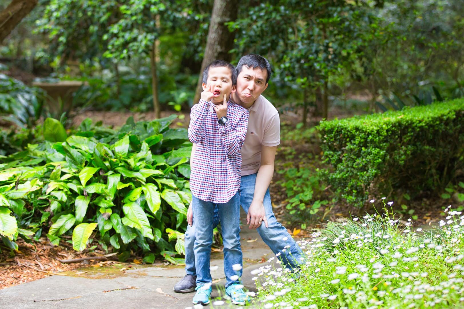 Sydney-family-photographer-outdoor-family-photoshoot-Swain-Gardens-(32).jpg