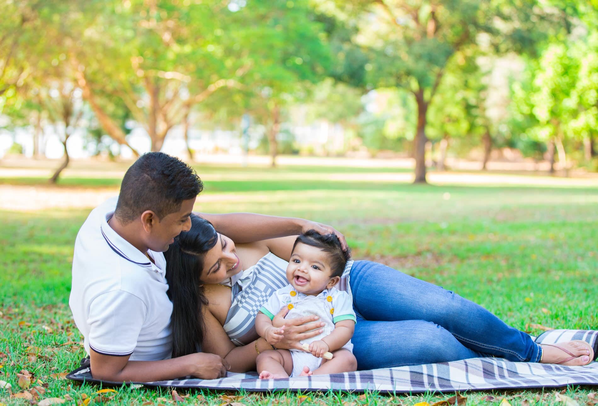 Sydney-family-photographer-outdoor-family-photoshoot-Cabarita-Park-(17).jpg