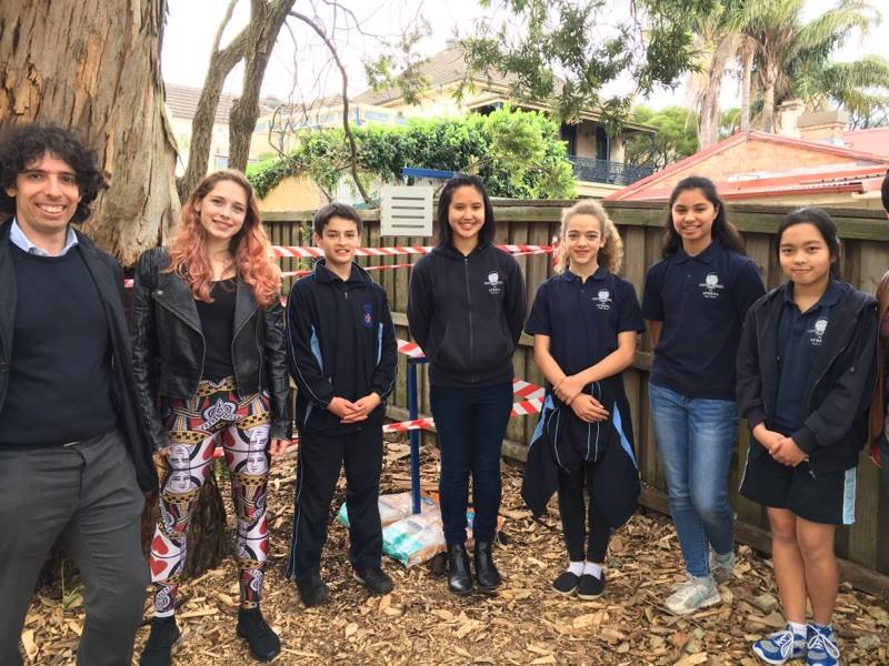 from left to right: Francesco Fiorito (UNSW), Street coolers project manager zarah copeland, athena school students