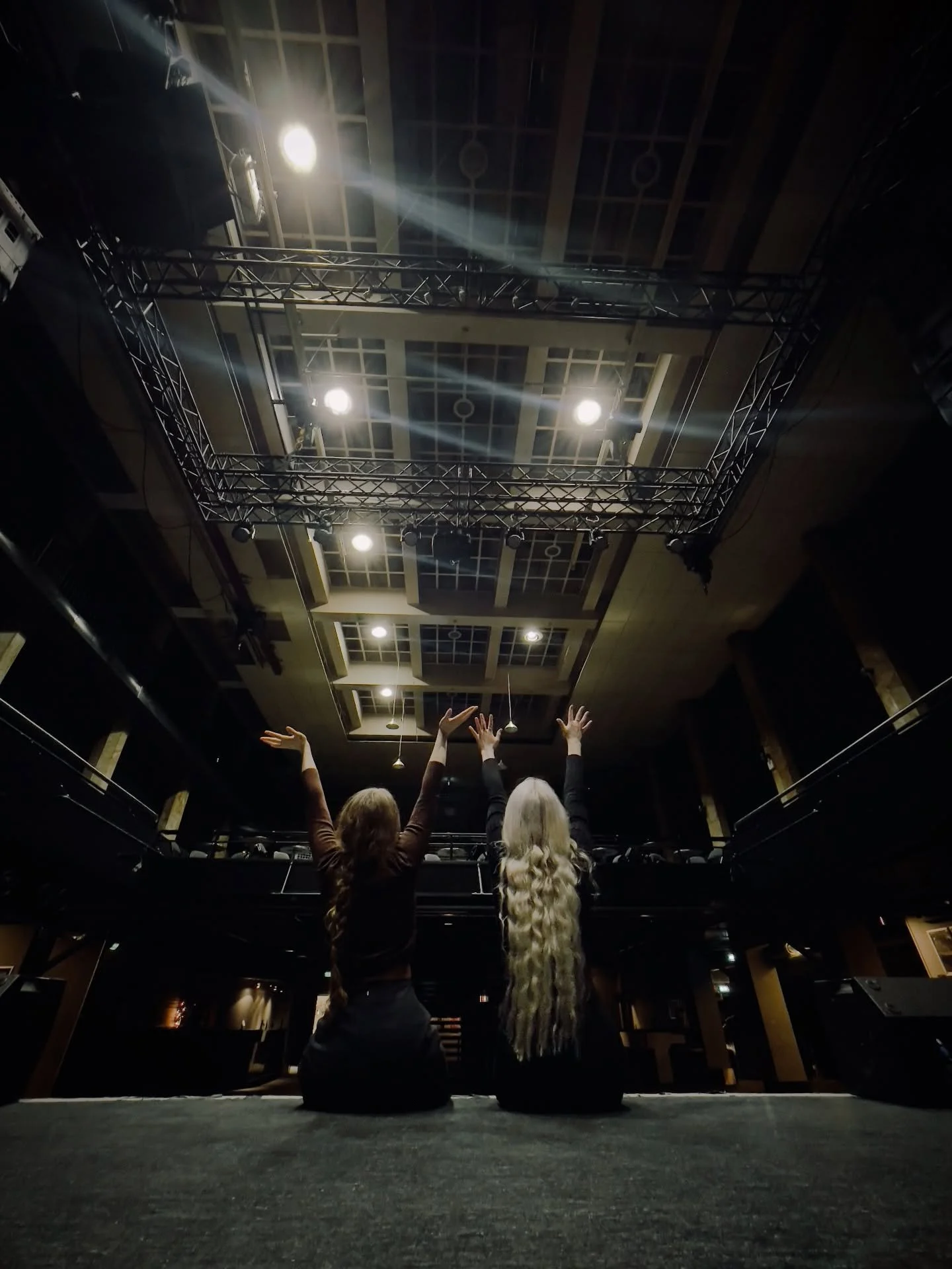 We are so excited to bring @sylvainemusic with us as special guest on the 18th of February 🌬️🤍

Tickets to @rockefelleroslo are selling much faster than we could have anticipated, so thank you so much! 🙏🏼

For us this year is starting like 📈💻✍?