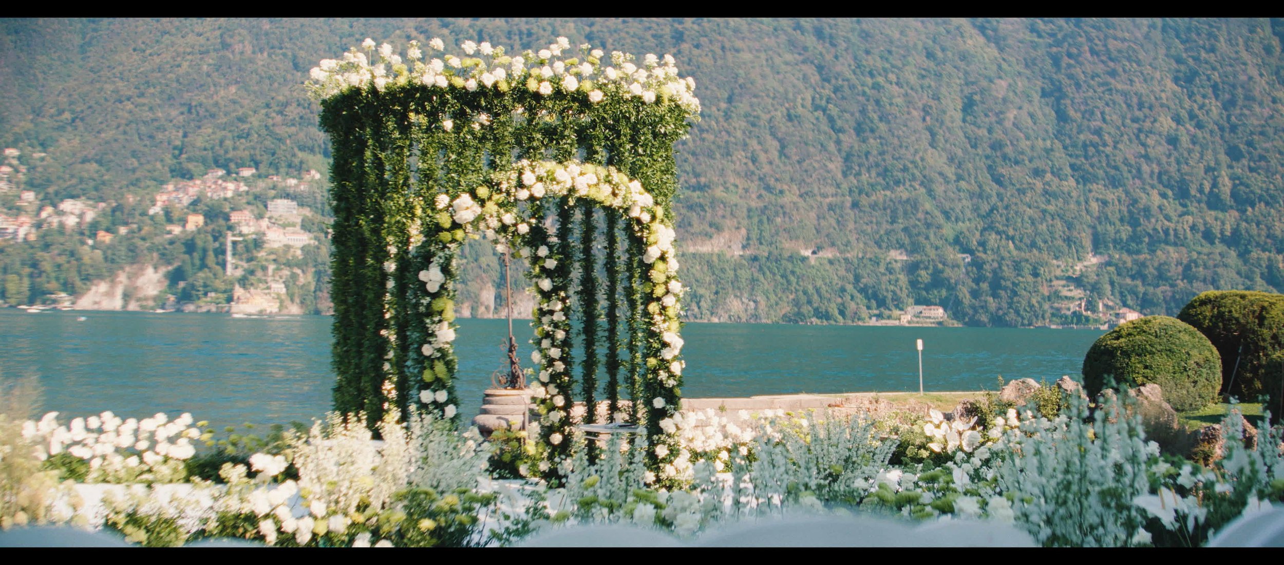 Luxury wedding ceremony setup villa Erba Vincenzo Dascanio with Alejandra Poupel and Sacks Productions